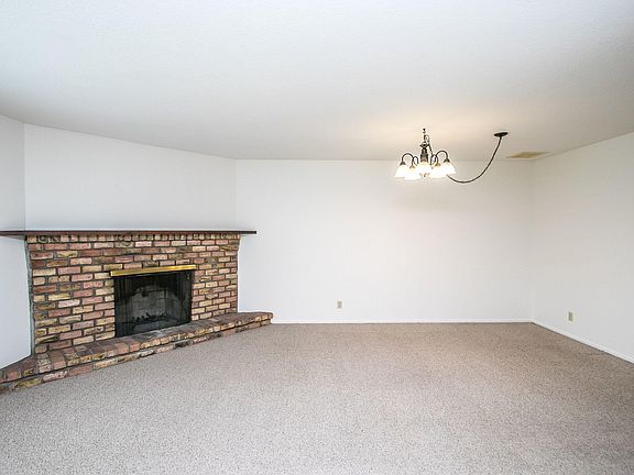 5th image of 423 E Fairmont Dr
