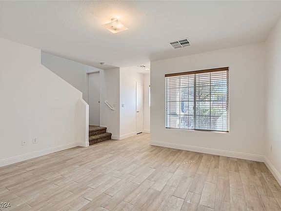 5th image of 8085 Dutch Villas St