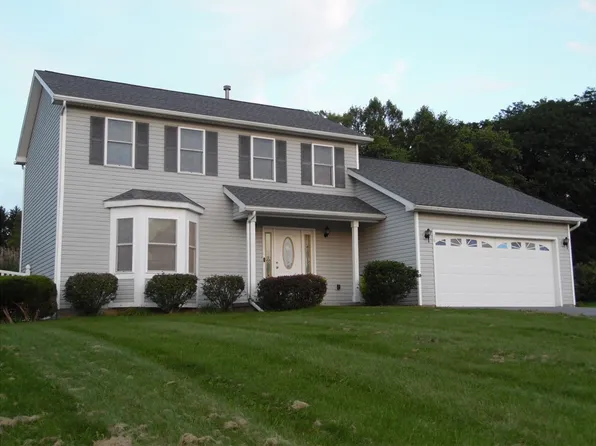16 Morin Cir, West Henrietta, NY 14586