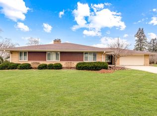 515 Oakwood Dr, Thiensville, WI 53092