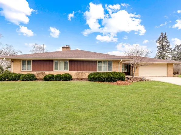 515 Oakwood DRIVE, Thiensville, WI 53092