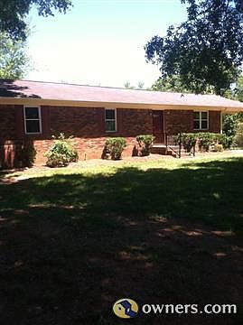 front view of home with yard
