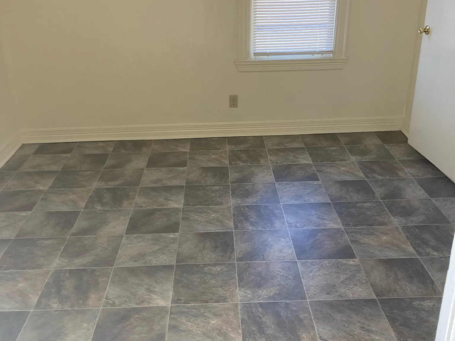 1 bed, 900 sqft, $750 — Photo 2