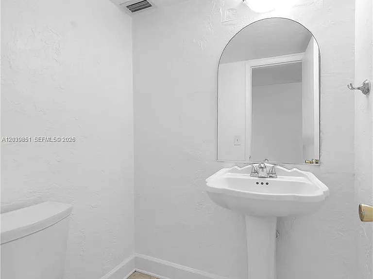 8650 SW 67th Ave #1010 — Photo 13