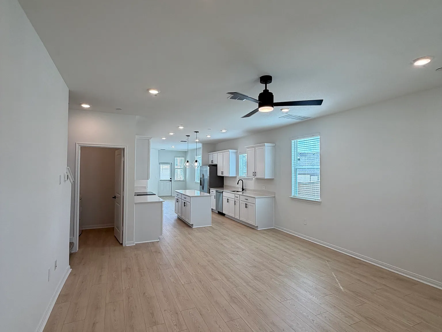 2541 Violet Theo Ln — Photo 2