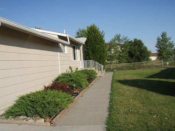 4th image of 316 Phyllis Cir W