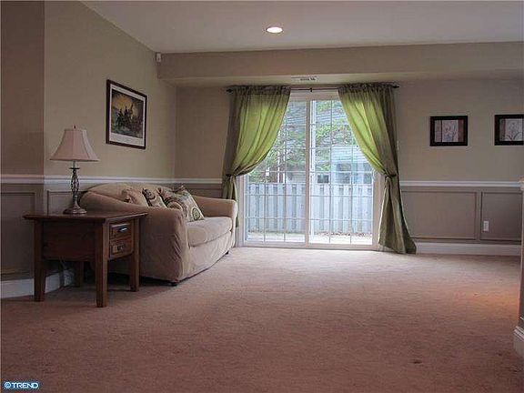 3rd image of 133 Hillcroft Way