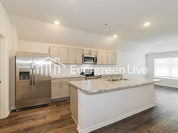 4th image of 505 SE Nelson Dr