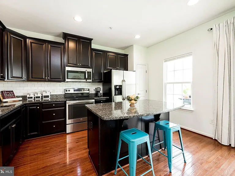 1872 Thistle Ct — Photo 10