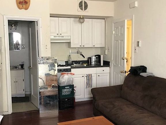 2nd image of 709 Wallace St #B