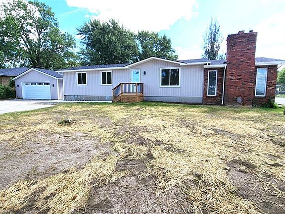 2nd image of 3425 Cabana Rd E
