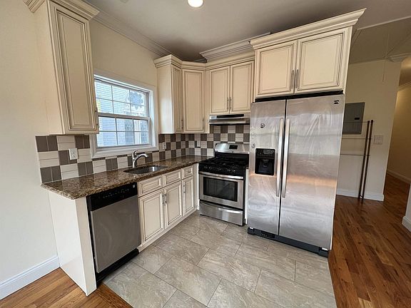3rd image of 605 Bergen Ave #3