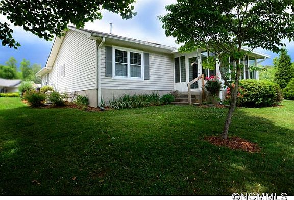 3rd image of 552 Woodfield Ln