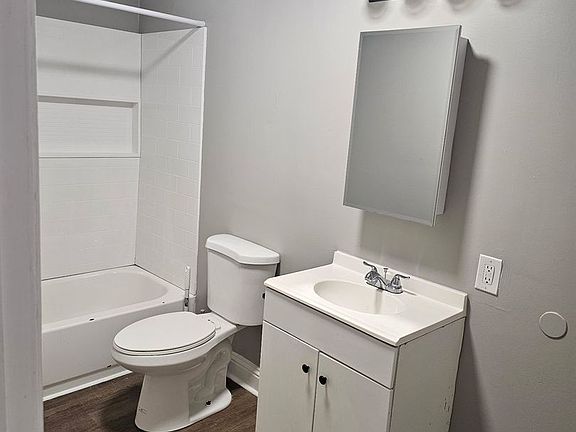 4th image of 430 Country Lane Dr #27