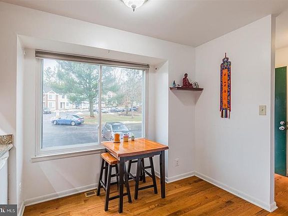 3rd image of 3084 Bridgeton Ct