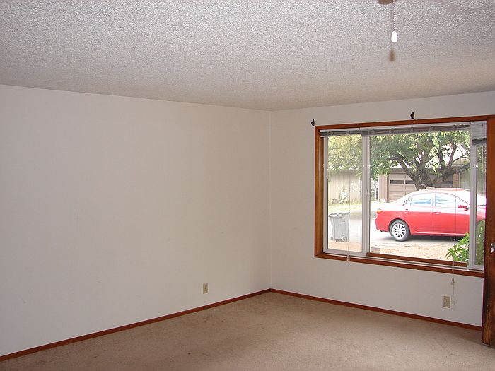 1st image of 1600 Ash St