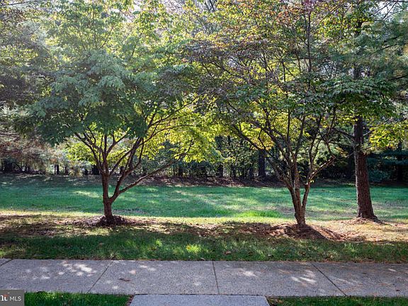 3rd image of 316 Fountain Farm Ln