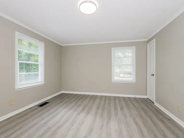 1857792_027_bedroom_12933155.jpg