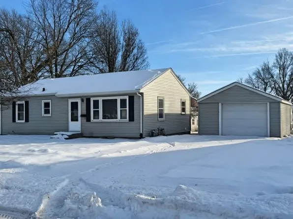 1101 N 6th Ave E, Newton, IA 50208