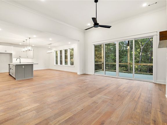 3rd image of 13 Burnham Dr