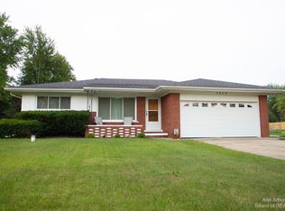 2242 Pauline Cir, Grand Blanc, MI 48439