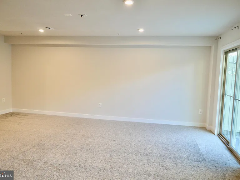 8644 Shady Pines Dr — Photo 4