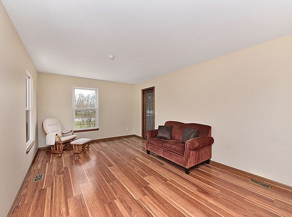 4th image of 1702 Deer Run Dr