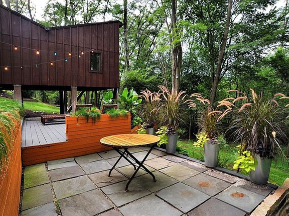 Rear, multi-level patio