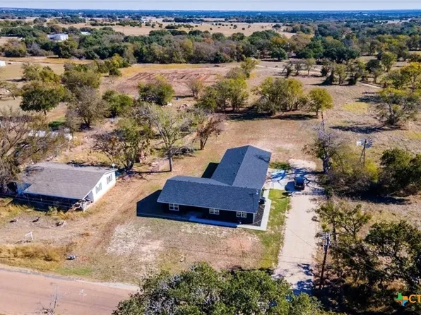 204 Barton Ln, Gatesville, TX 76528