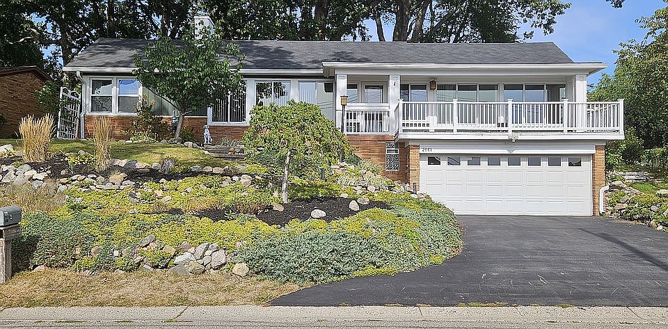 1st image of 2861 Woodbine Dr