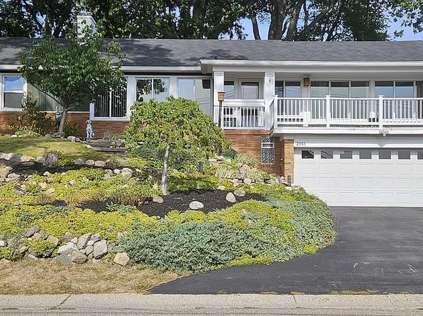 2861 Woodbine Dr, Waterford, MI 48328