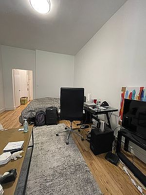 2nd image of 624 E 11th St APT 1A