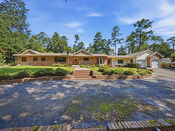 3rd image of 3416 Meadow Dr
