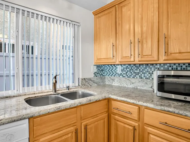 720 Matthisen Cir — Photo 12