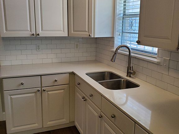 4th image of 1534 Harlandale Ave