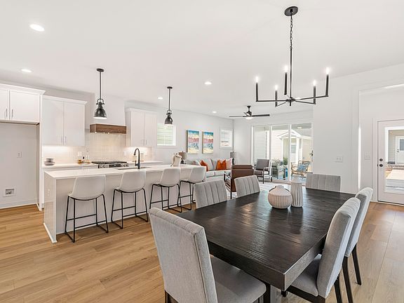 3rd image of 724 Powell Dr