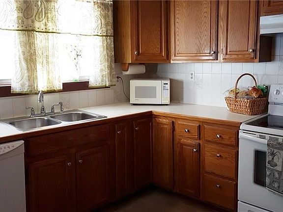 5th image of 213 Twin Hills Dr