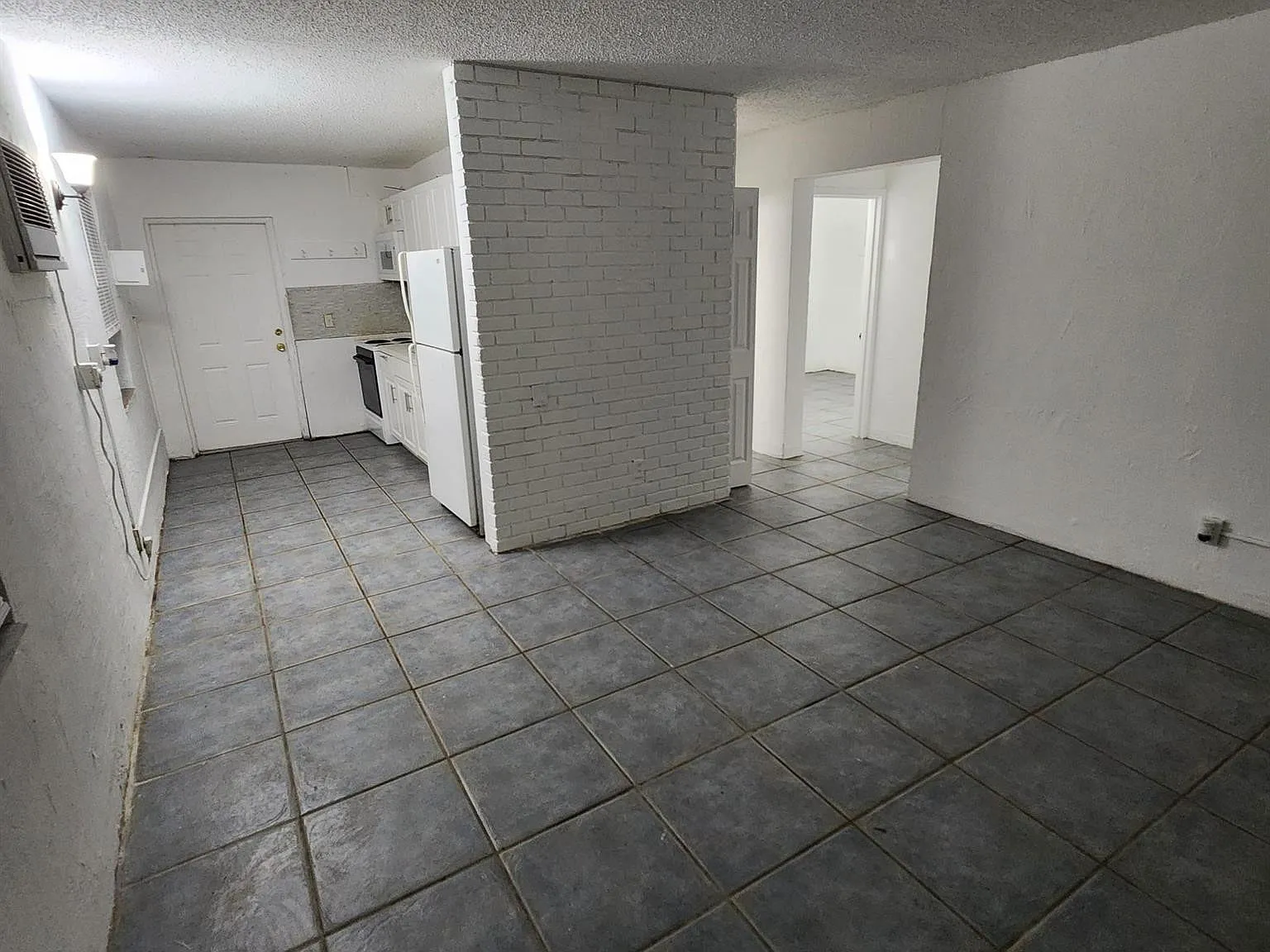 2 bed, 1.0 bath, 728 sqft, $2,100 — Photo 2