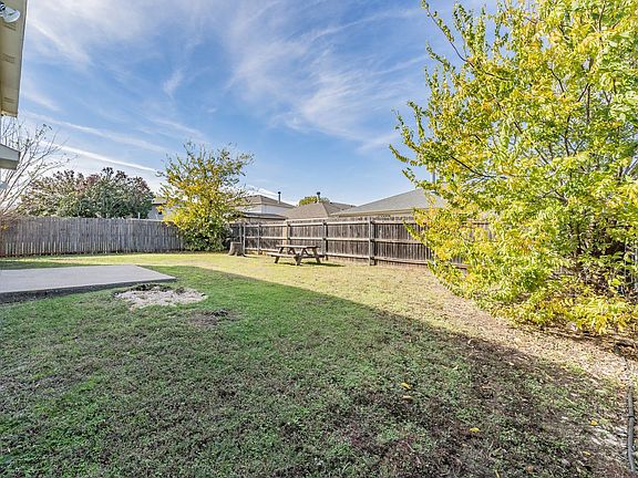 4th image of 8704 Stonebriar Ln