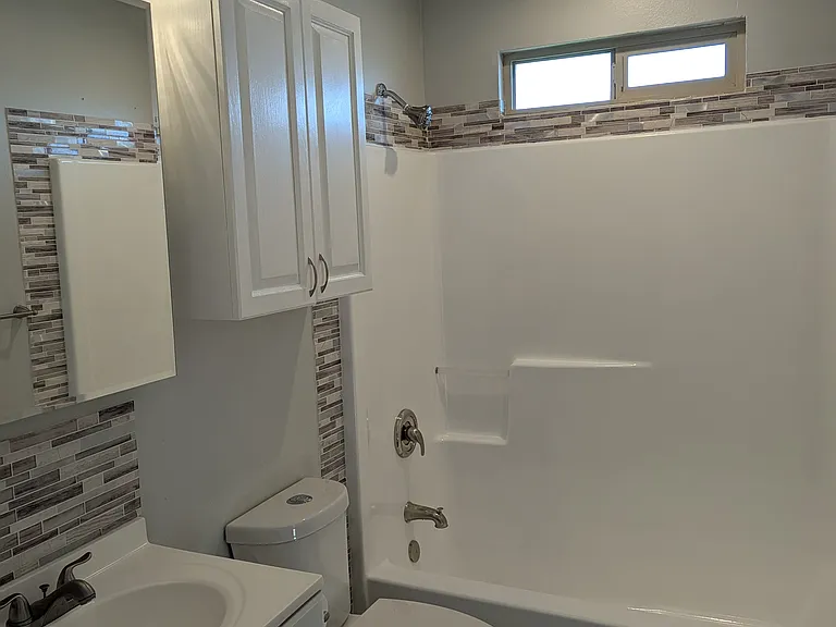 353 E St #B — Photo 16