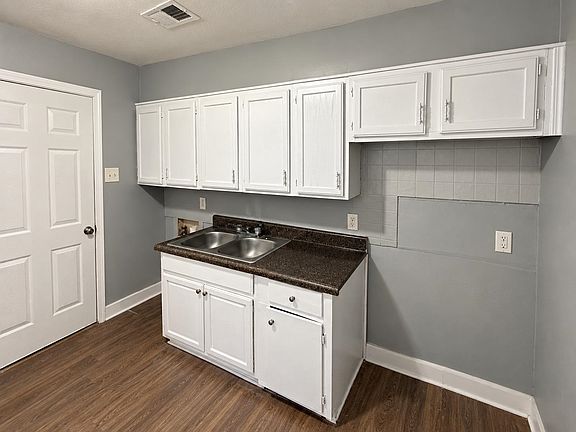 3rd image of 4532 Sunny View Dr
