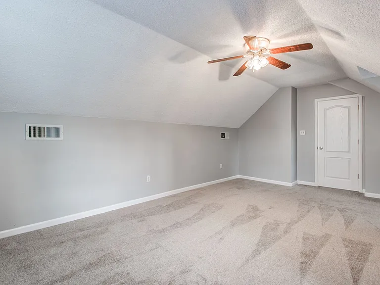 9461 Hickory Dr — Photo 39
