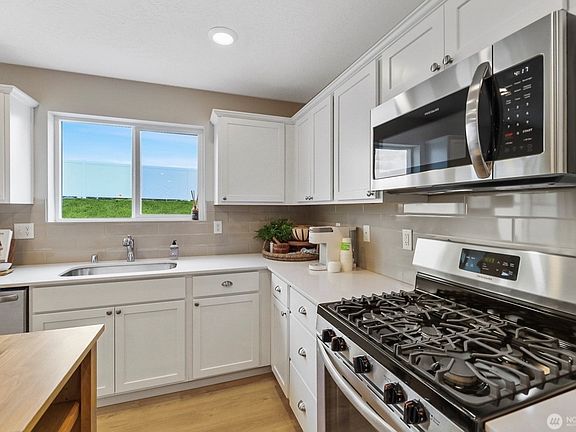 5th image of 13622 194th St E Unit 454