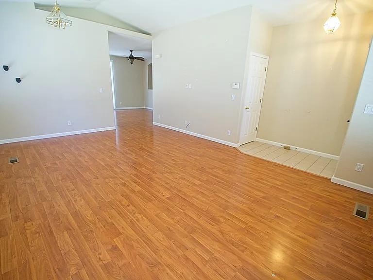 20945 White Rock Dr — Photo 7