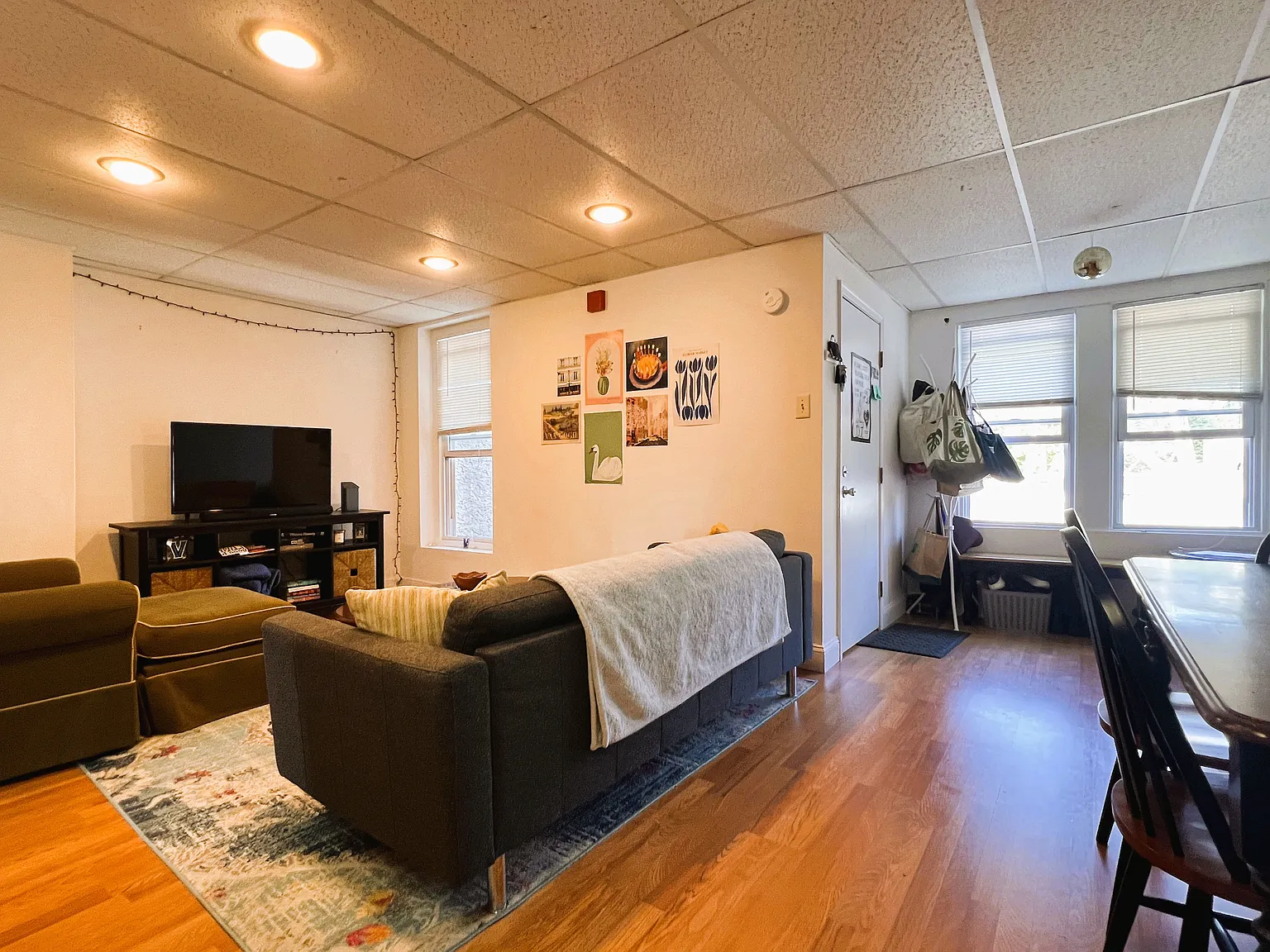 4257 Main St — Photo 2