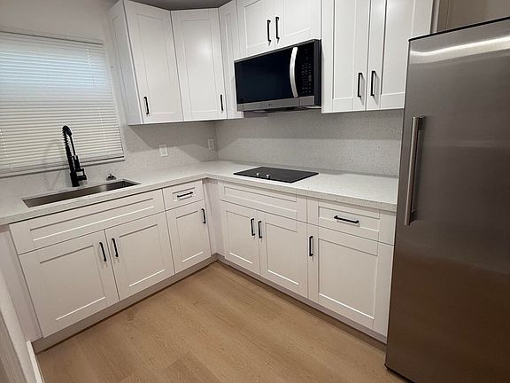 4th image of 726 S 11th St