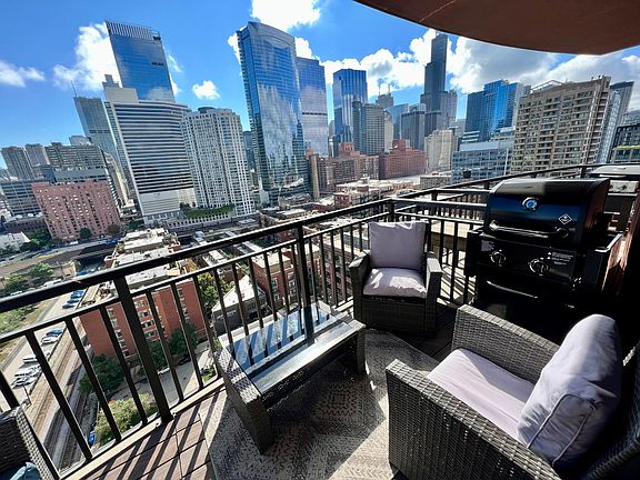4th image of 330 N Jefferson St APT 1802