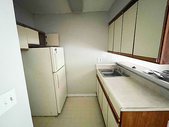 4th image of 3051 Marshall Ave #3060-201