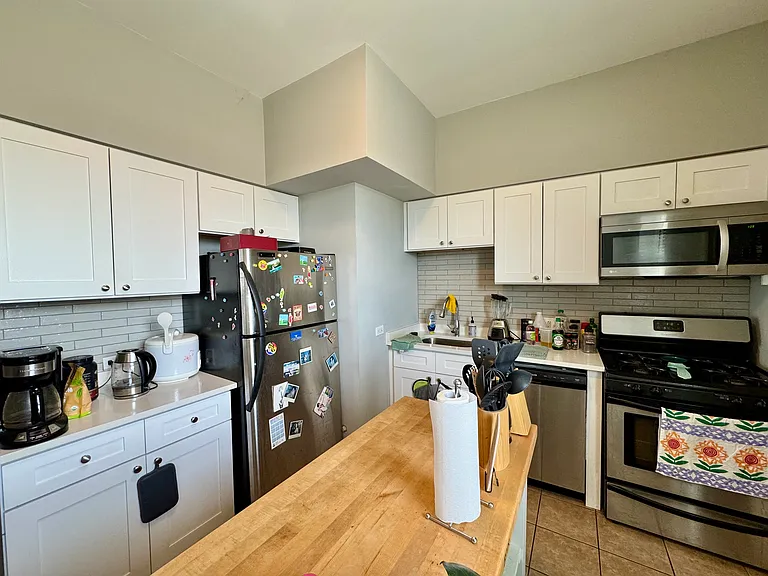 1553 W Olive Ave #2W — Photo 4