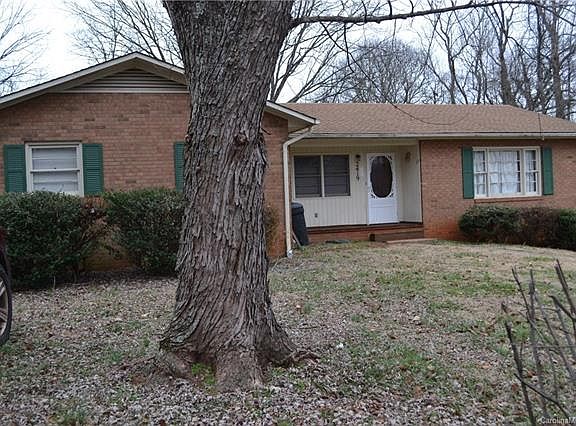 4th image of 2419 Central Dr